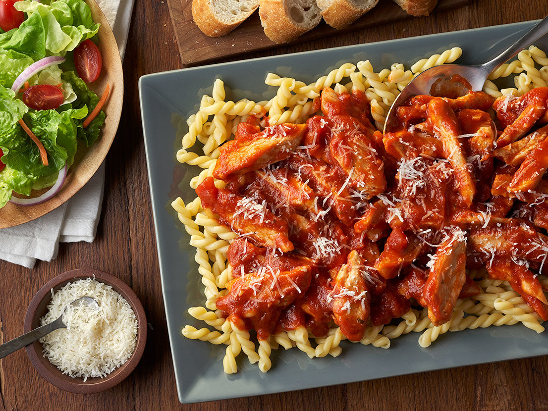 https://www.campbells.com/prego/wp-content/uploads/2021/07/EasyChickenMarinara_card-1106x830.jpg