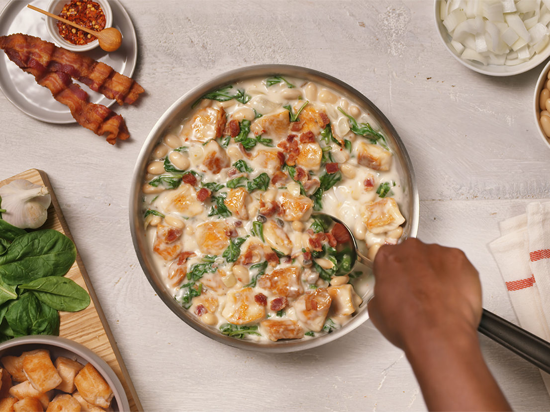 https://www.campbells.com/wp-content/uploads/2020/06/Italian-Chicken-Skillet-with-Spinach-and-Bacon-1-1106x830.jpg